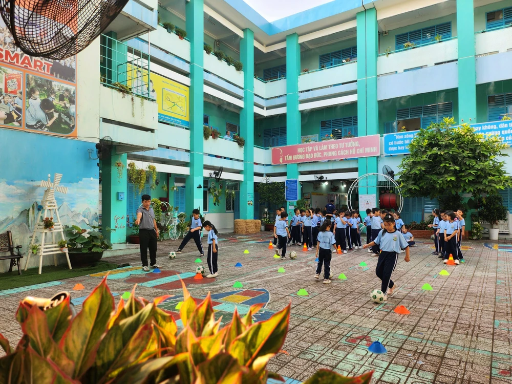 trường học ở tphcm chống nóng cho học sinh