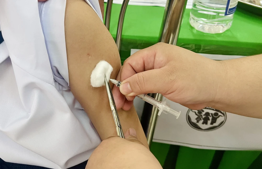 tiem vaccine ngua benh do nao mo cau.jpg