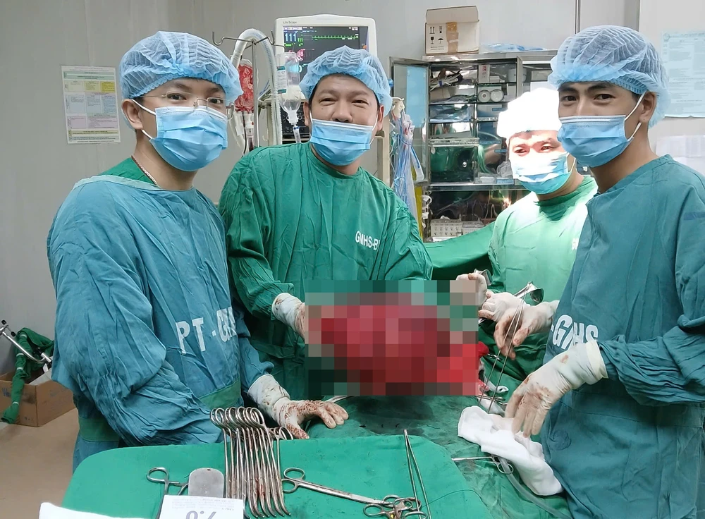 Bộ Y tế đề xuất tăng phụ cấp mổ, phụ cấp trực cho nhân viên y tế