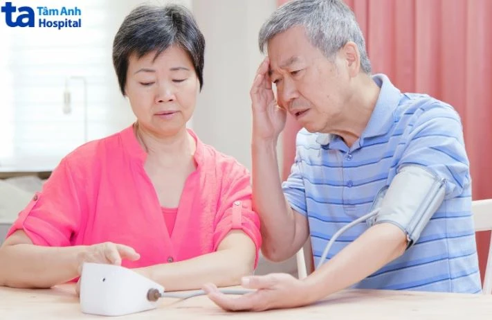 Người già khi huyết áp cao dễ có nguy cơ bị xuất huyết não