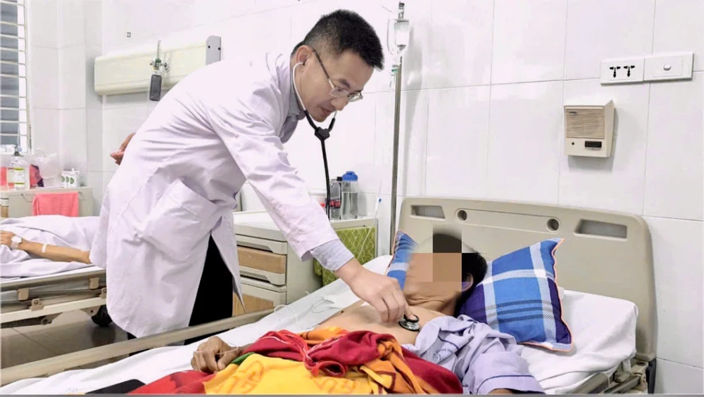 tràn khí màng phổi, thủng phổi do hút thuốc