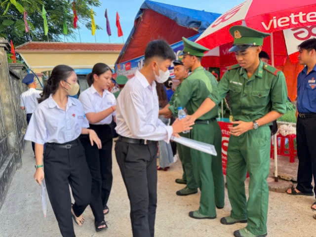 thi tot nghiep thpt tren dao ly son.jpg