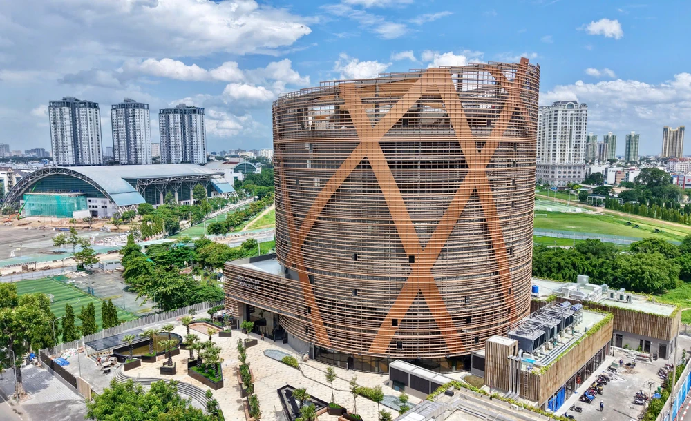 Rạp xiếc và biểu diễn đa năng Phú Thọ