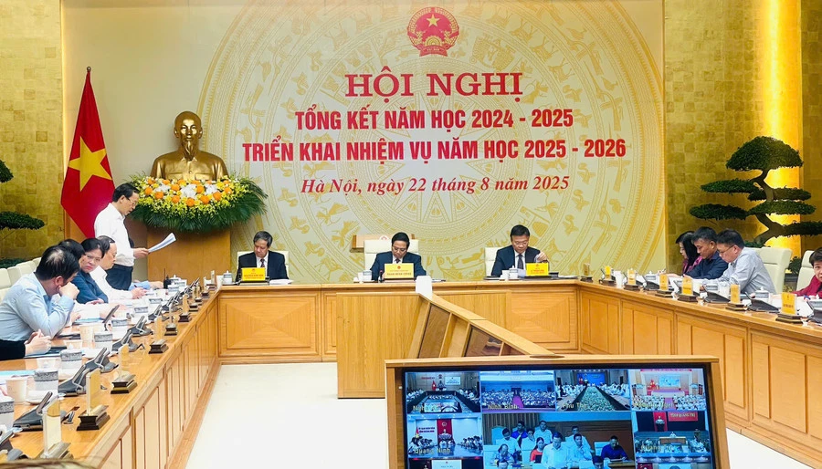 thieu giao vien tren ca nuoc.jpg