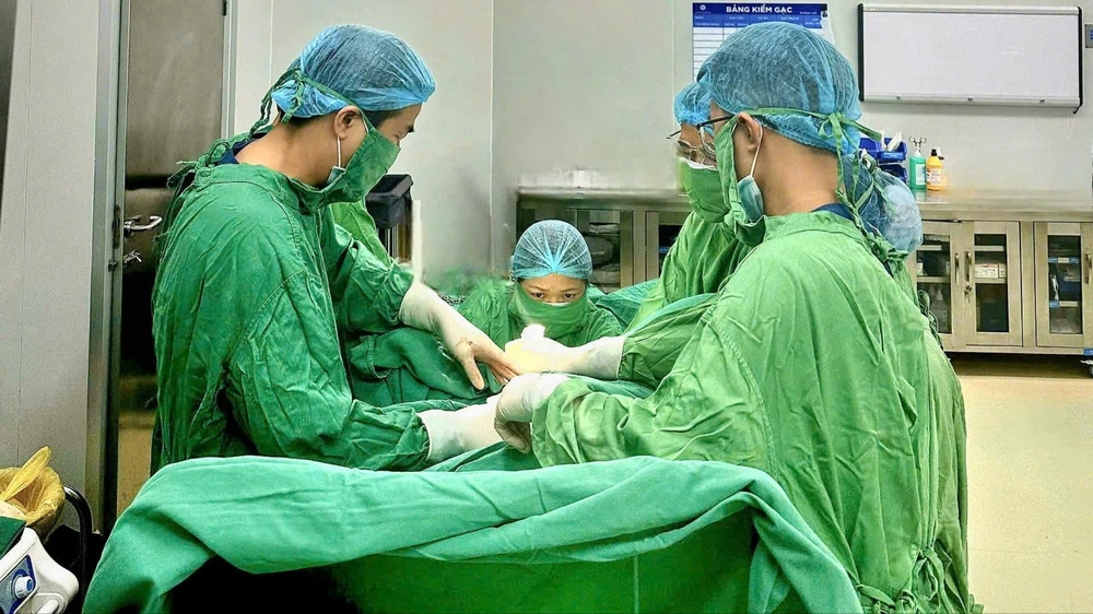 au khi phá thai tại phòng khám tư, người phụ nữ bị sốc mất máu