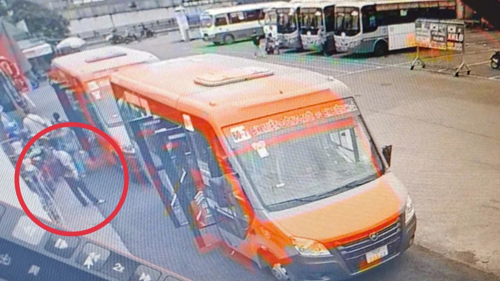 Nam sinh lớp 9 mất tích bí ẩn sau chuyến xe buýt trở lại trường học.