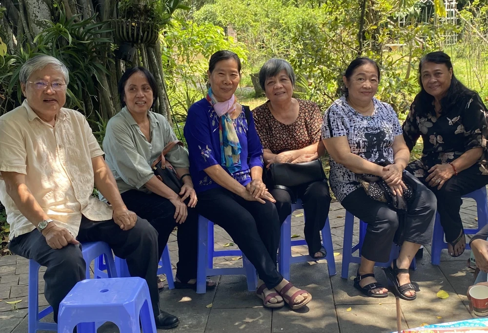 Những người bạn Học sinh miền Nam của GS-TS Nguyễn Vân Nam. Ảnh: TB Những người bạn Học sinh miền Nam của GS-TS Nguyễn Vân Nam. Ảnh: TB