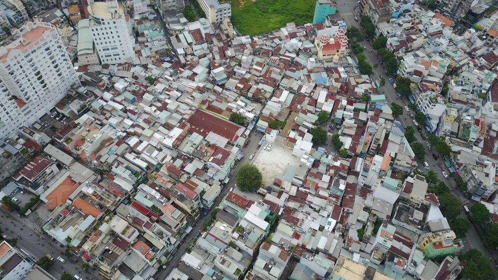 Những khu vực chỉnh trang đô thị nếu nhà nước không đứng ra thu hồi đất thì sẽ rất khó để thực hiện, điển hình như dự án chỉnh trang đô thị khu Mả Lạng (tứ giác Nguyễn Cư Trinh, bao quanh bởi các tuyến đường Nguyễn Cư Trinh, Cống Quỳnh, Nguyễn Trãi và Trần Đình Xu) gần hai thập kỷ vẫn chưa thể thực hiện được. Ảnh: QT