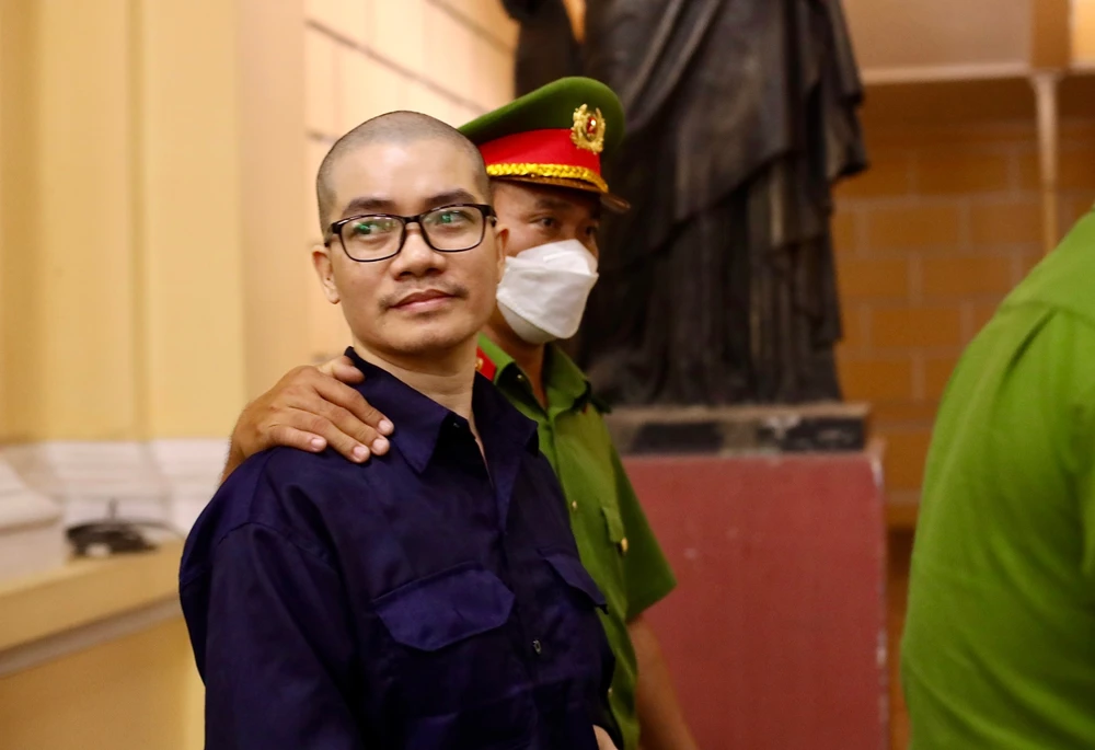 Bị cáo Nguyễn Thái Luyện. Ảnh: NGUYỆT NHI