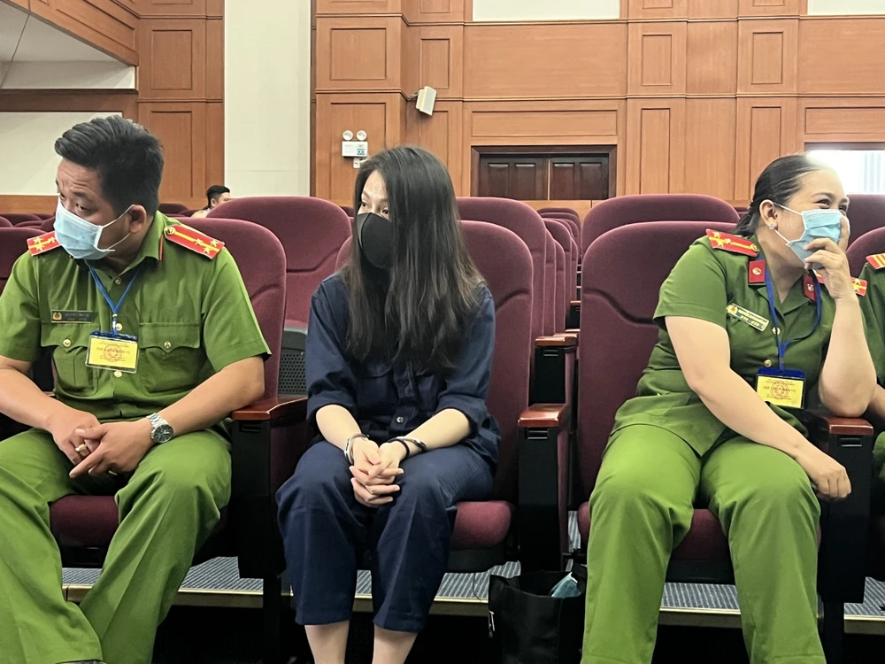 Dù rút kháng cáo trước phiên xử, Nguyễn Võ Quỳnh Trang vẫn được dẫn giải tới tòa. Dù rút kháng cáo trước phiên xử, Nguyễn Võ Quỳnh Trang vẫn được dẫn giải tới tòa.