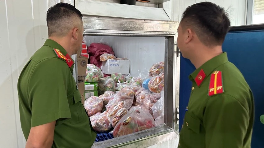 Công an TP Đà Lạt, Lâm Đồng tịch thu hàng tấn nội tạng không rõ nguồn gốc.