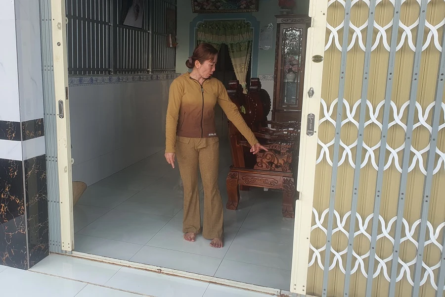 dùng răng cắn người