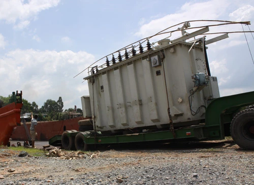 Đã buộc xe chở biến thế ‘siêu khủng’ xuống sà lan ảnh 3