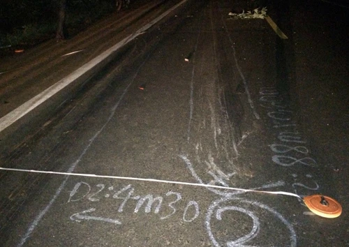 Ô tô lấn trái kéo lê nam thanh niên hơn 70m ảnh 1