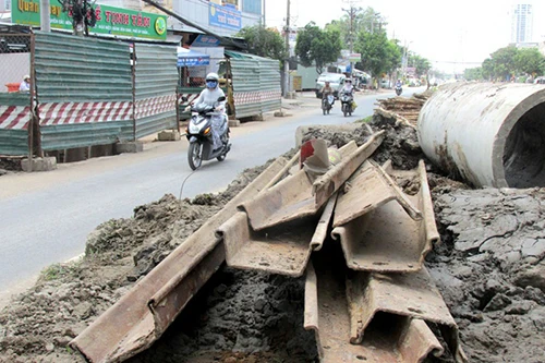 Bụi mù trời trên đường Trần Não, TP.HCM ảnh 5