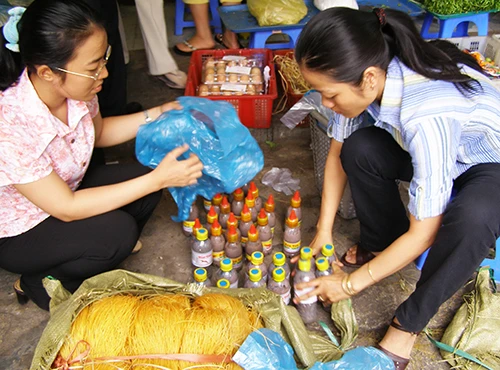 Biết thực phẩm dơ mà không dám phạt ảnh 1