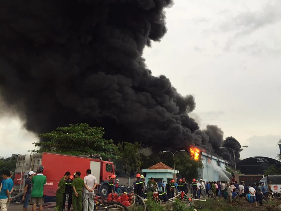 Cháy lớn tại Công ty Nệm Vạn Thành ảnh 3