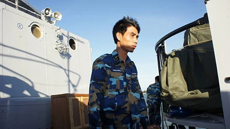 Bắt được tín hiệu SOS vùng biển nghi nơi máy bay Su - 30MK2 rơi ảnh 3