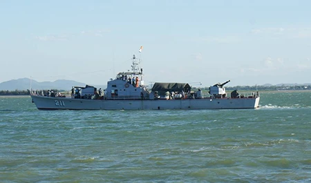 Bắt được tín hiệu SOS vùng biển nghi nơi máy bay Su - 30MK2 rơi ảnh 1