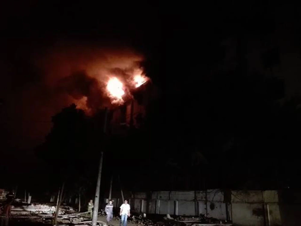 Đám cháy ở Cần Thơ bùng phát dữ dội trở lại ảnh 9