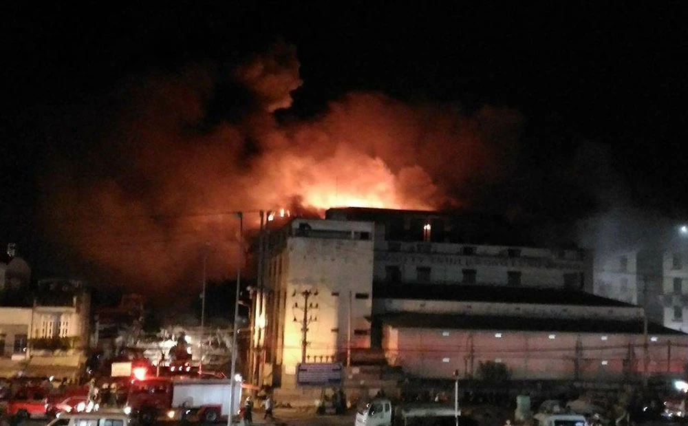 Đám cháy ở Cần Thơ bùng phát dữ dội trở lại ảnh 7