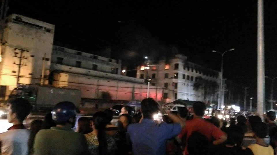 Vụ cháy ở Cần Thơ: Lửa bất ngờ bùng phát trở lại ảnh 1