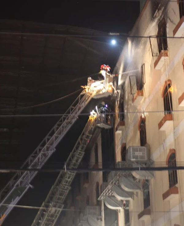 Vụ cháy ở Cần Thơ: Lửa bất ngờ bùng phát trở lại ảnh 4