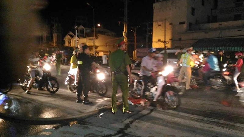 Vụ cháy ở Cần Thơ: Lửa bất ngờ bùng phát trở lại ảnh 3