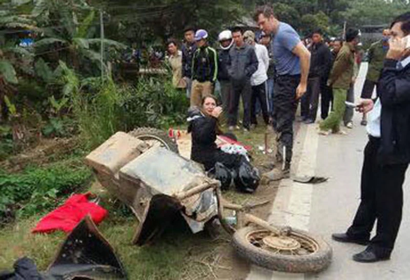 Va vào xe tải, 2 người quốc tịch Mỹ thương vong ảnh 1