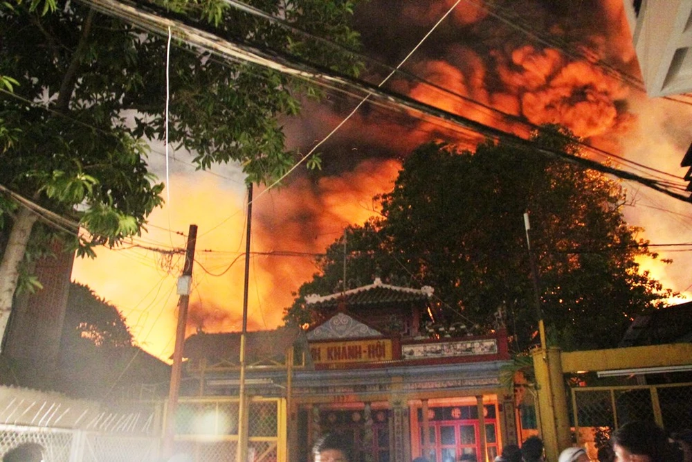 Cháy, nổ dữ dội kho gần cảng Sài Gòn ảnh 5