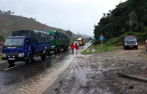 Bão số 12 giật sập nhiều nhà ở Tây Nguyên ảnh 6