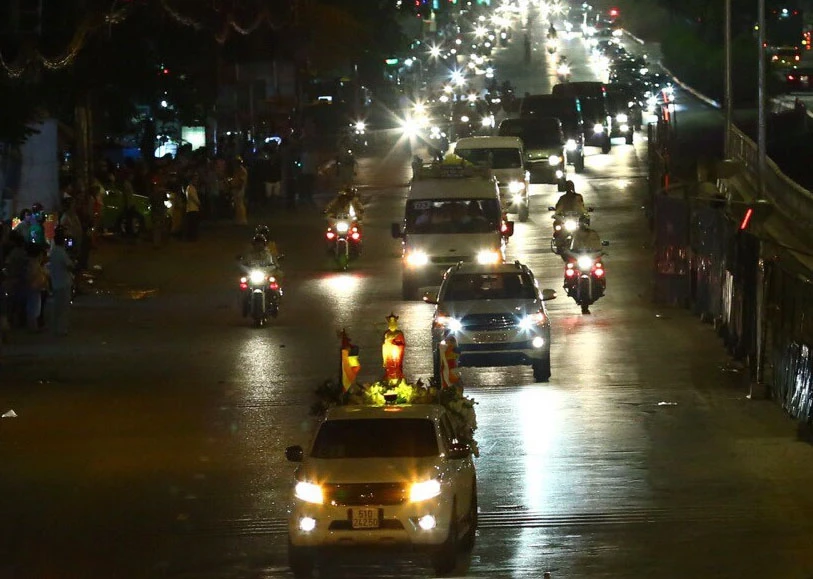 Đưa linh cữu cố TT Phan Văn Khải về HT Thống Nhất ảnh 9