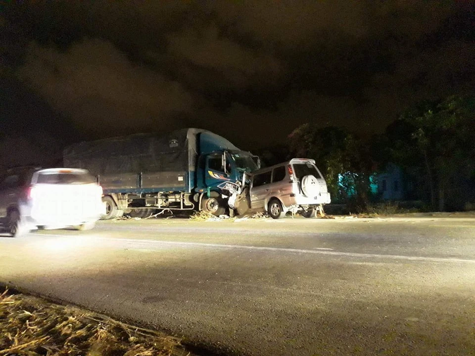 1 trung tá công an tử vong trên xe 7 chỗ ảnh 2 1 trung tá công an tử vong trên xe 7 chỗ ảnh 2