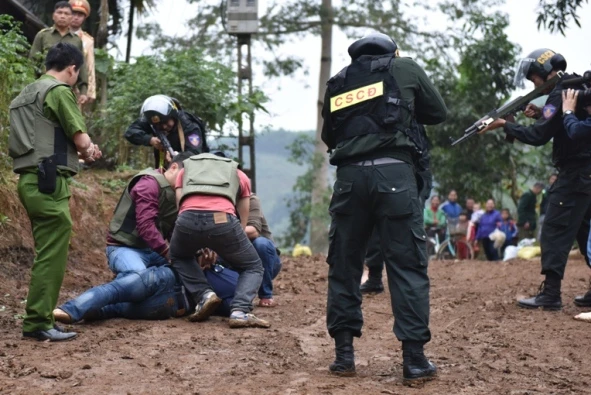 Cảnh sát tạo 4 lớp khi tấn công nhóm tội phạm ma túy ở Sơn La ảnh 4