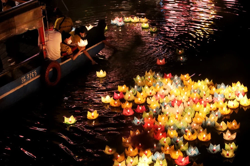 TRỰC TIẾP: Lễ tưởng niệm đồng bào, chiến sĩ hy sinh, tử vong trong đại dịch ảnh 7