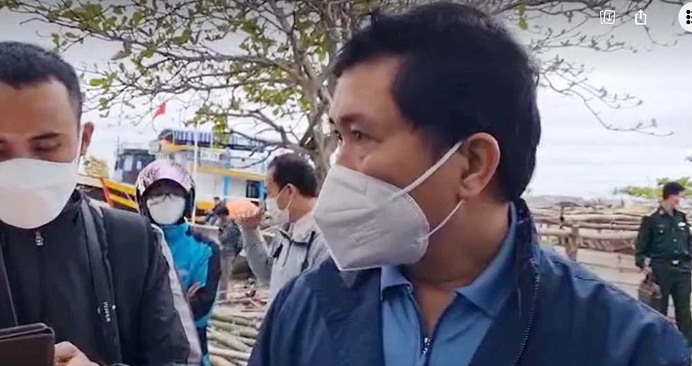 Nóng: Chìm ca nô chở 39 người ngoài biển Cửa Đại ảnh 7 Nóng: Chìm ca nô chở 39 người ngoài biển Cửa Đại ảnh 7