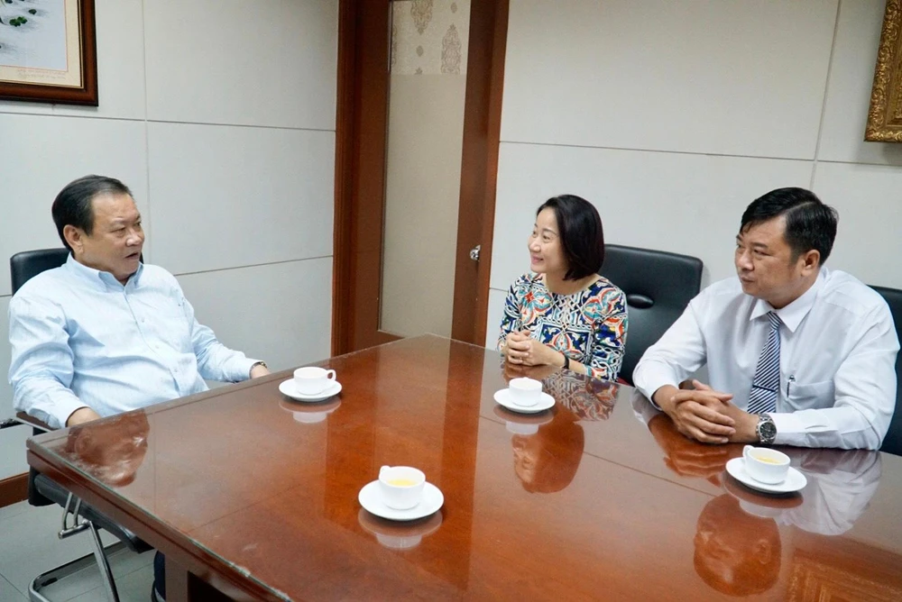 Lãnh đạo quận 8 thăm và chúc mừng Báo.