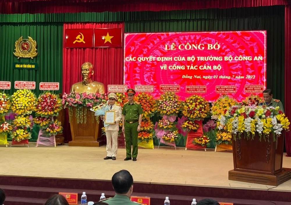 Quang cảnh buổi Lễ công bố Quyết định giám đốc Công an tỉnh Đồng Nai. Ảnh: VŨ HỘI Quang cảnh buổi Lễ công bố Quyết định giám đốc Công an tỉnh Đồng Nai. Ảnh: VŨ HỘI