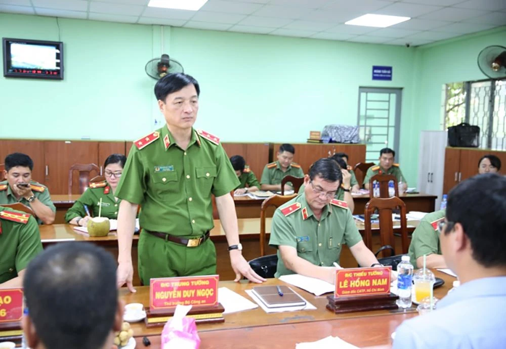 Thứ trưởng Nguyễn Duy Ngọc phát biểu tại buổi kiểm tra việc thực hiện Đề án 06 tại Công an phường Hiệp Bình Chánh, TP Thủ Đức.