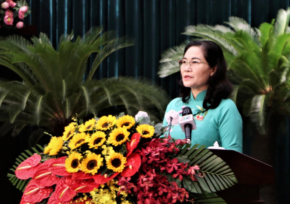 Chủ tịch HĐND TP Nguyễn Thị Lệ phát biểu khai mạc kỳ họp. Ảnh: HUỲNH THƠ