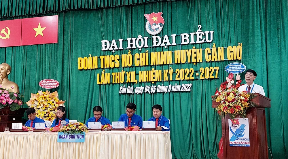 Ông Lê Minh Dũng, Bí thư huyện ủy, Chủ tịch HĐND huyện Cần Giờ phát biểu tại đại hội. Ảnh: THÚY NHI Ông Lê Minh Dũng, Bí thư huyện ủy, Chủ tịch HĐND huyện Cần Giờ phát biểu tại đại hội. Ảnh: THÚY NHI