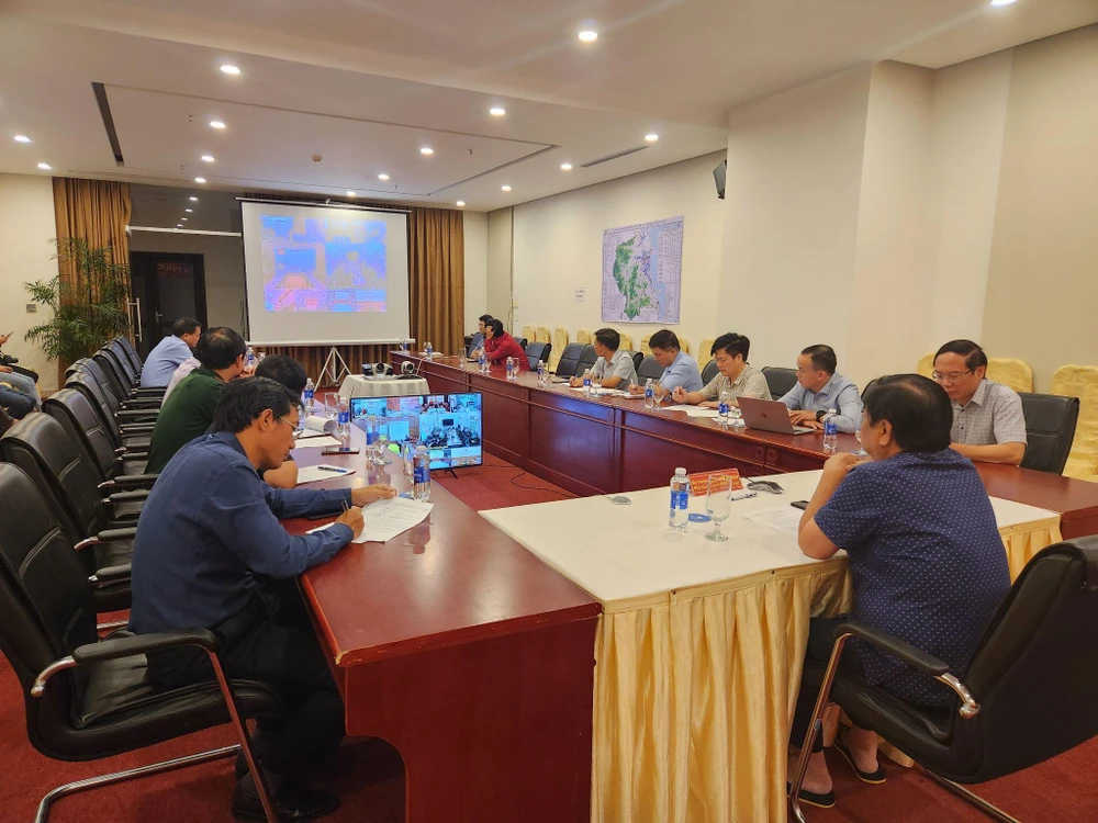 Các thành viên ban phòng chống bão số 4 họp tại điểm cầu Đà Nẵng do Bộ trưởng NN&PTNT Lê Minh Hoan chủ trì Các thành viên ban phòng chống bão số 4 họp tại điểm cầu Đà Nẵng do Bộ trưởng NN&PTNT Lê Minh Hoan chủ trì