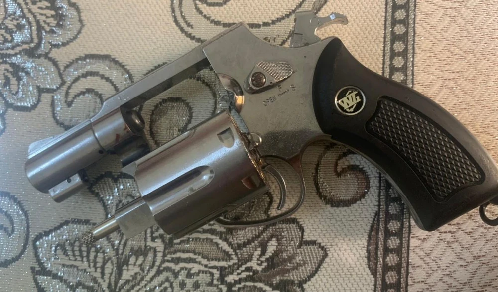 Khẩu súng bị công an thu giữ