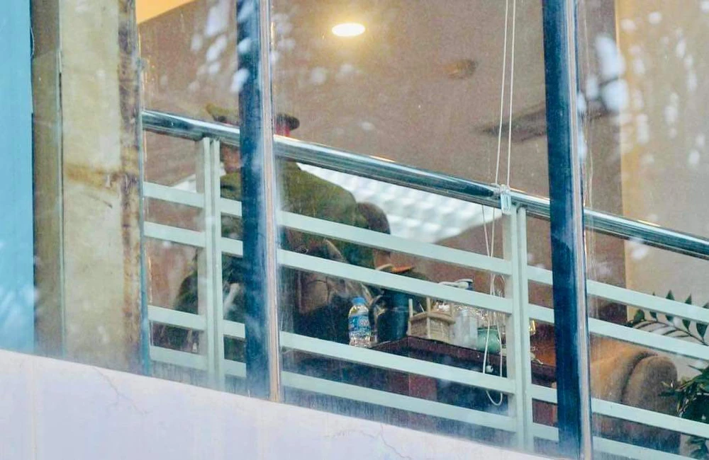 Công an khám xét tại Cục Đăng kiểm tại Hà Nội