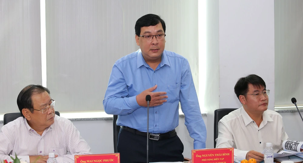 Phó Tổng biên tập Nguyễn Thái Bình thông tin về chương trình Cùng ngư dân thắp sáng đèn trên biển. Ảnh: HOÀNG GIANG