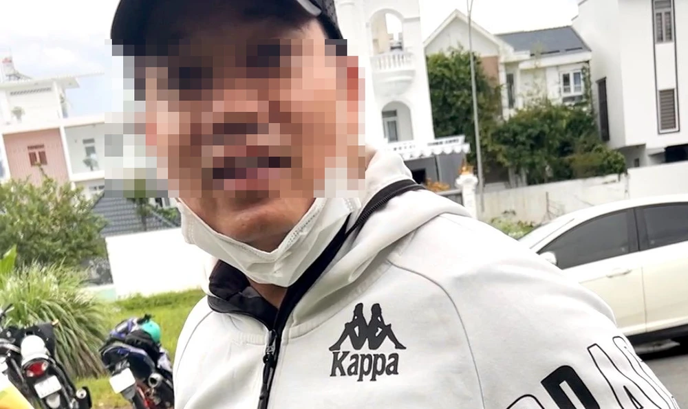 Người đàn ông lạ mặt đến doạ sẽ kêu người đến đánh phóng viên