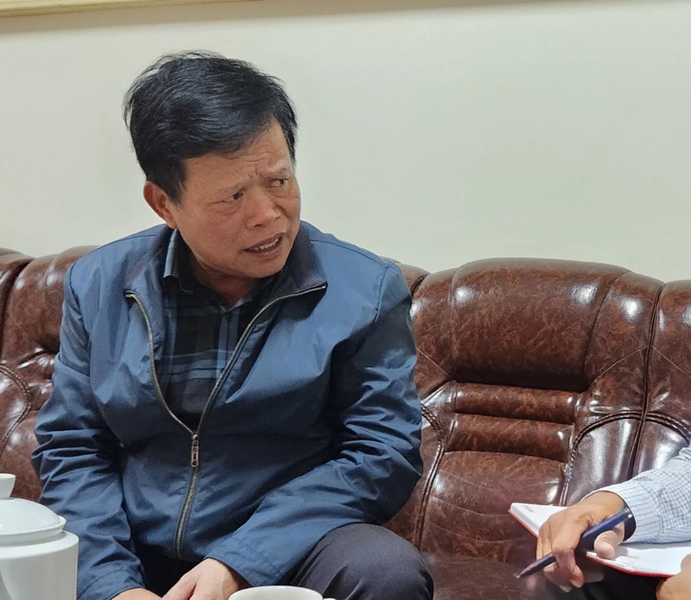 Ông Đào Chiến Thắng, Chánh án TAND tỉnh Lâm Đồng trao đổi với PV. Ảnh: H.NGHĨA