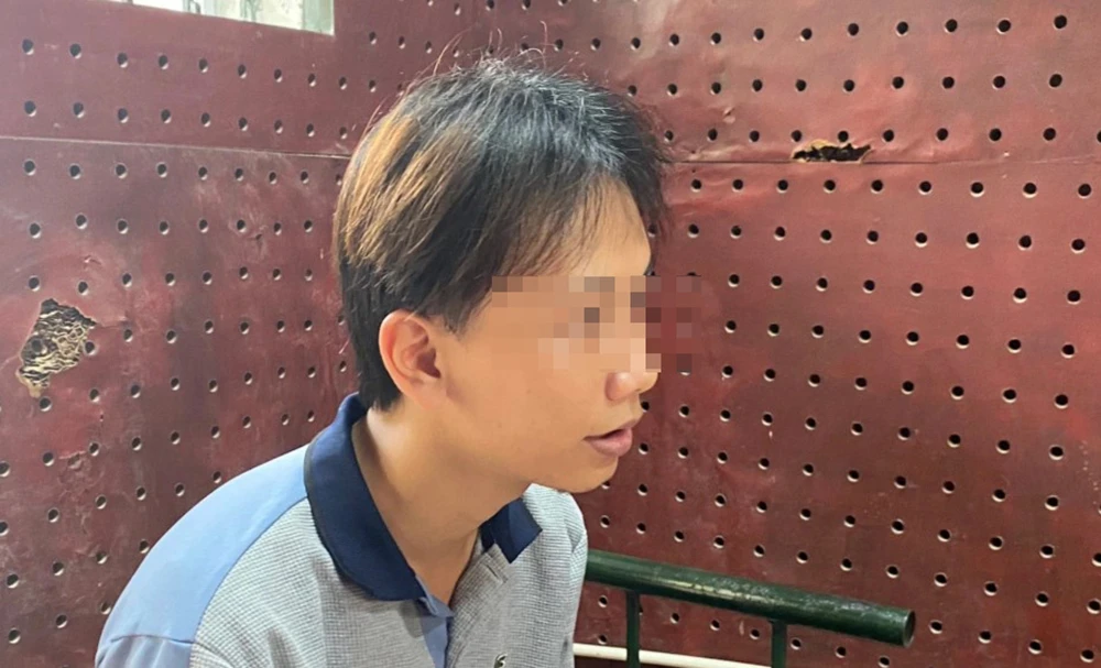 Thầy dạy thể dục Trần Lâm Thắng tại cơ quan công an. Ảnh ĐỖ CHANG