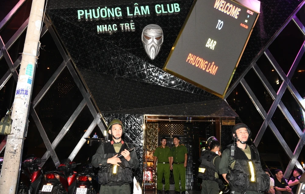 Cục C04 đã chủ trì, phối hợp với Bộ Tư lệnh CSCĐ, Công an tỉnh Bình Dương và Công an TP.HCM huy động gần 250 cán bộ, chiến sĩ kiểm tra quán bar.