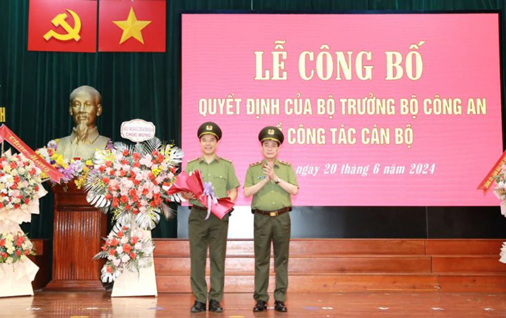 Công bố quyết định bổ nhiệm Giám đốc Công an Hà Tĩnh, Đồng Nai